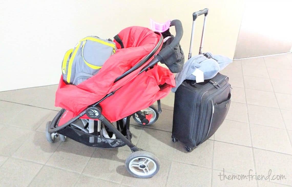 Great tips on how to pack light when traveling with a baby, using a capsule wardrobe and suggestions for what to pack for the next family vacation! | How to Travel Carry-on Only with a Baby: Guide to Packing Light | The Mom Friend