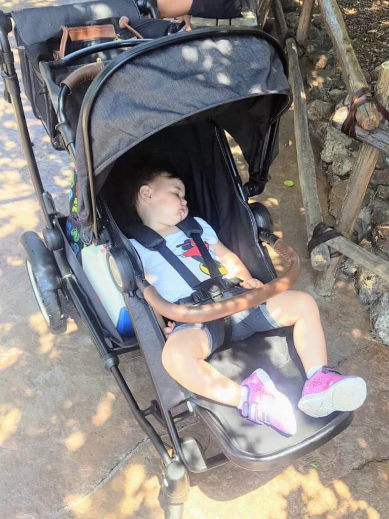 Headed to Disney? See how the Austlen Entourage stacks up as the perfect stroller for Disney! Whether you are headed to Disneyland or Disney World, this stroller will make you day even more magical! | The Mom Friend